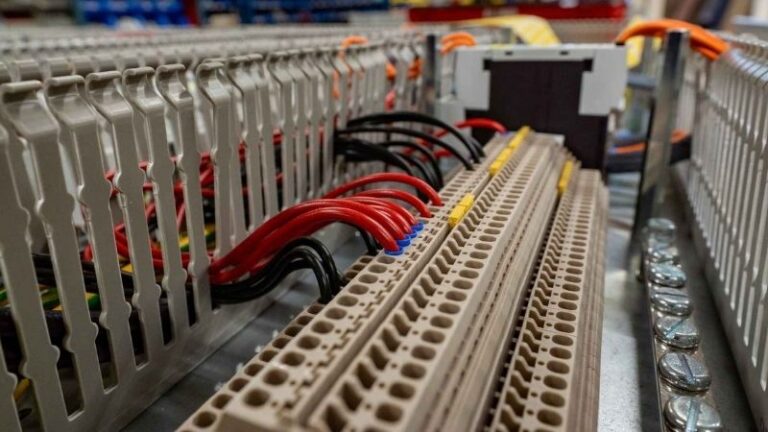 24VDC vs 120VAC: Understanding the Differences in Automation