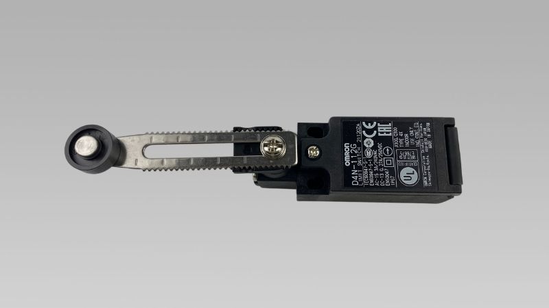 Limit Switches Explained: Types, Uses, and Working Principles 1 omron limit switches