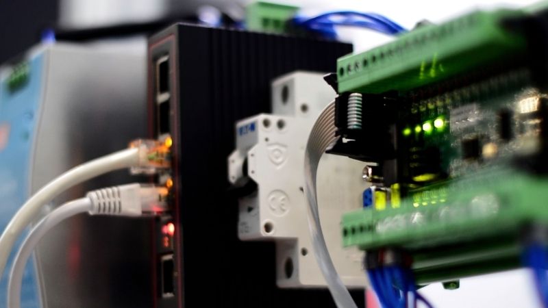 Înțelegerea Sinking vs. Sourcing în sistemele PLC 11 sistem plc