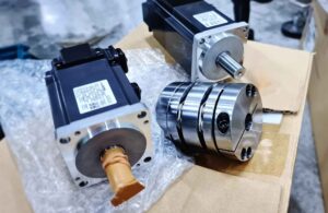 Betulkan Mesin Lambat: PLC, HMI, Servo, Sensor 22 motor servo