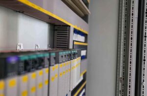 Wie man ein Omron EtherCAT HMI und einen Motion Stack auswählt