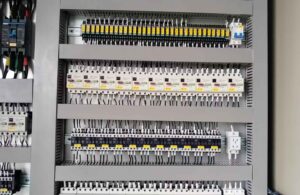 Explicação das interrupções do PLC para uma resposta mais rápida da máquina.