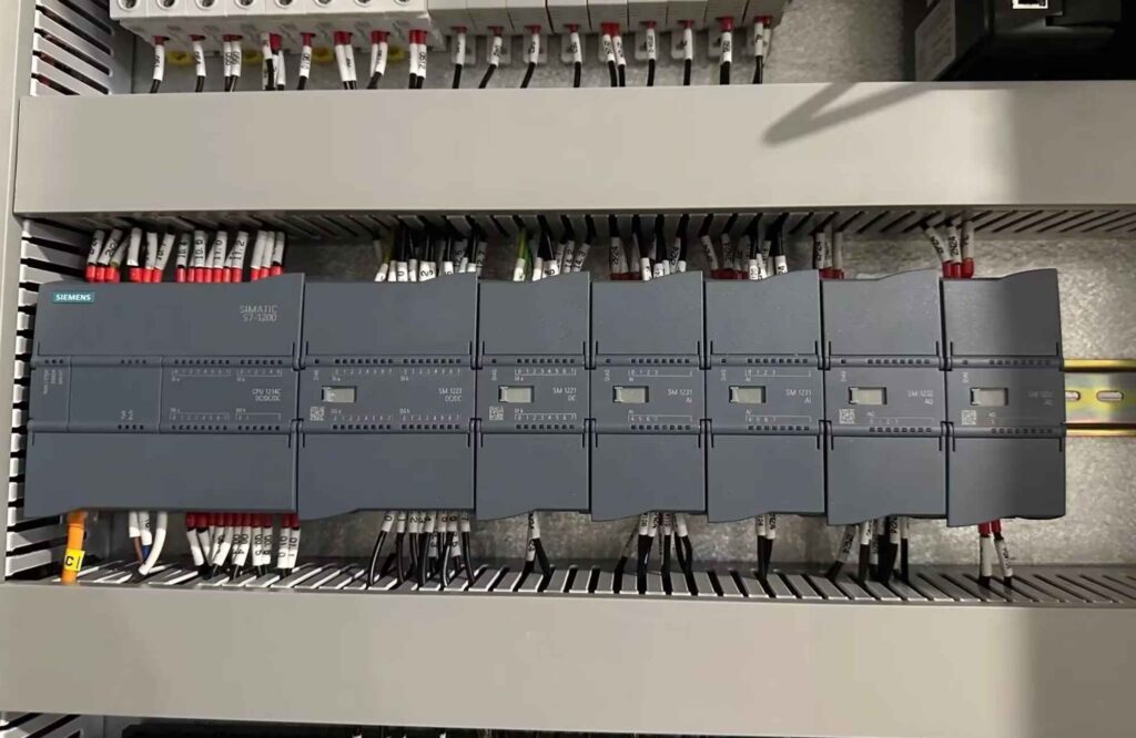 Siemens, Mitsubishi ve Omron PLC karşılaştırması