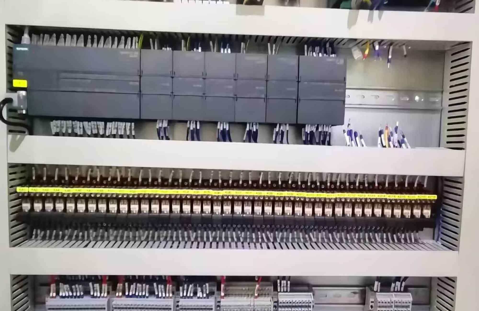 Alternatif Omron PLC Terbaik untuk Model yang Dihentikan