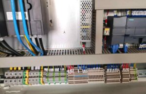 Omron ou Mitsubishi PLC: qual escolher?